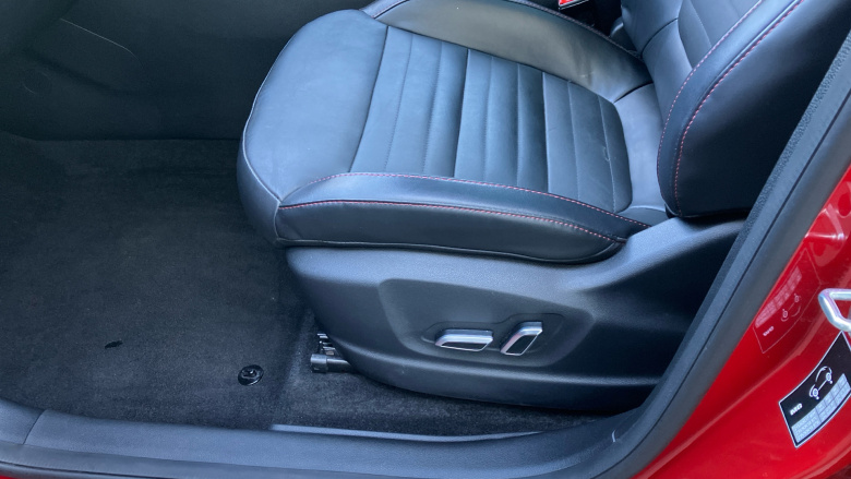 MG Hs 1.5 T-GDI Exclusive 5dr DCT Petrol Hatchback